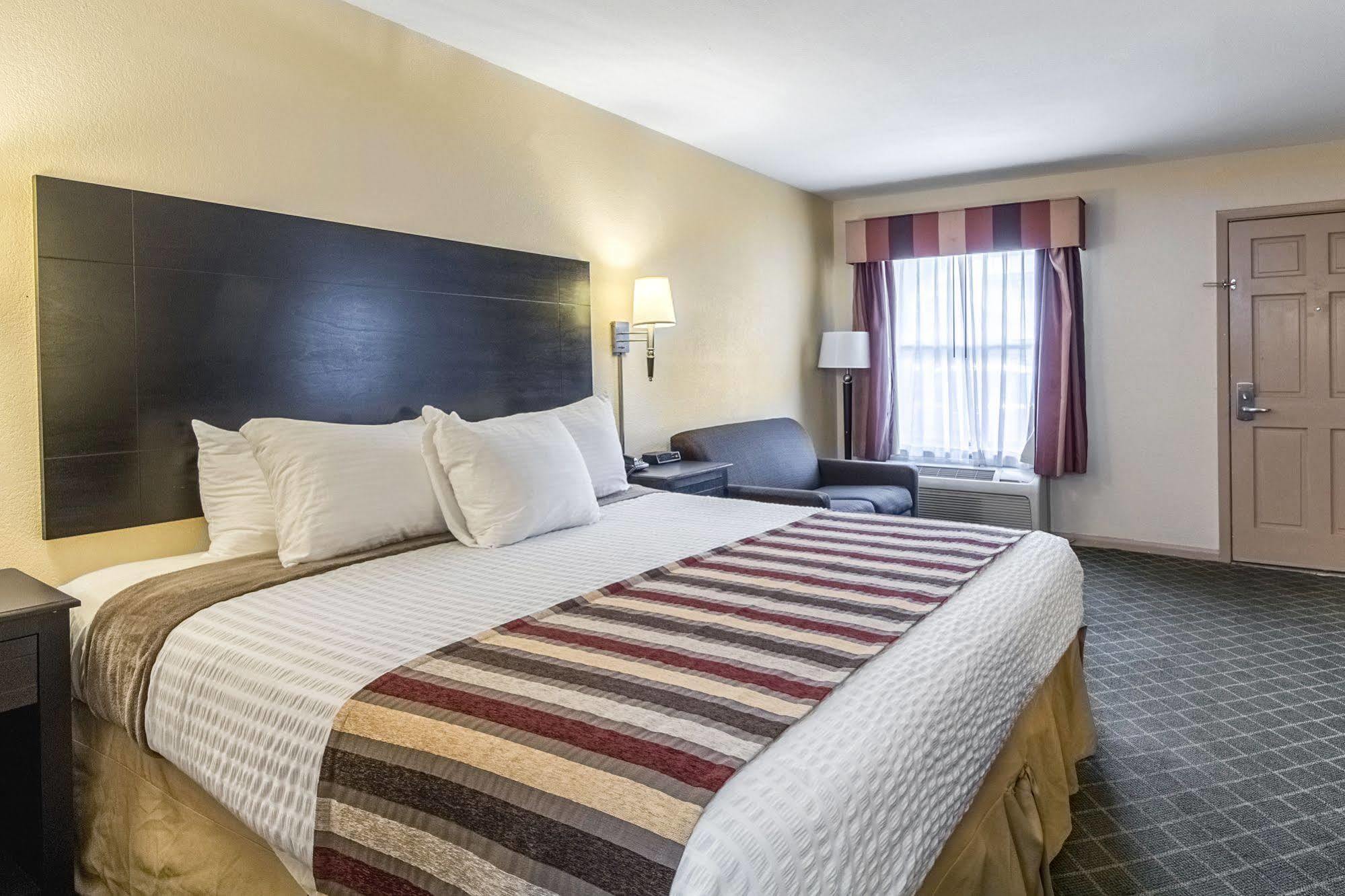 Rodeway Inn University Остин Экстерьер фото